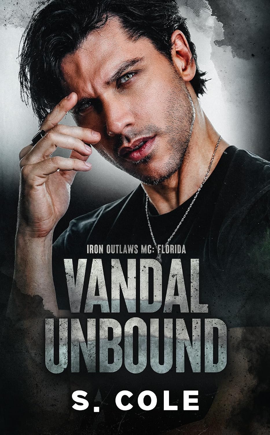 Vandal Unbound: A small town, opposites attract, single mom romance (Iron Outlaws MC: Florida Book 2)