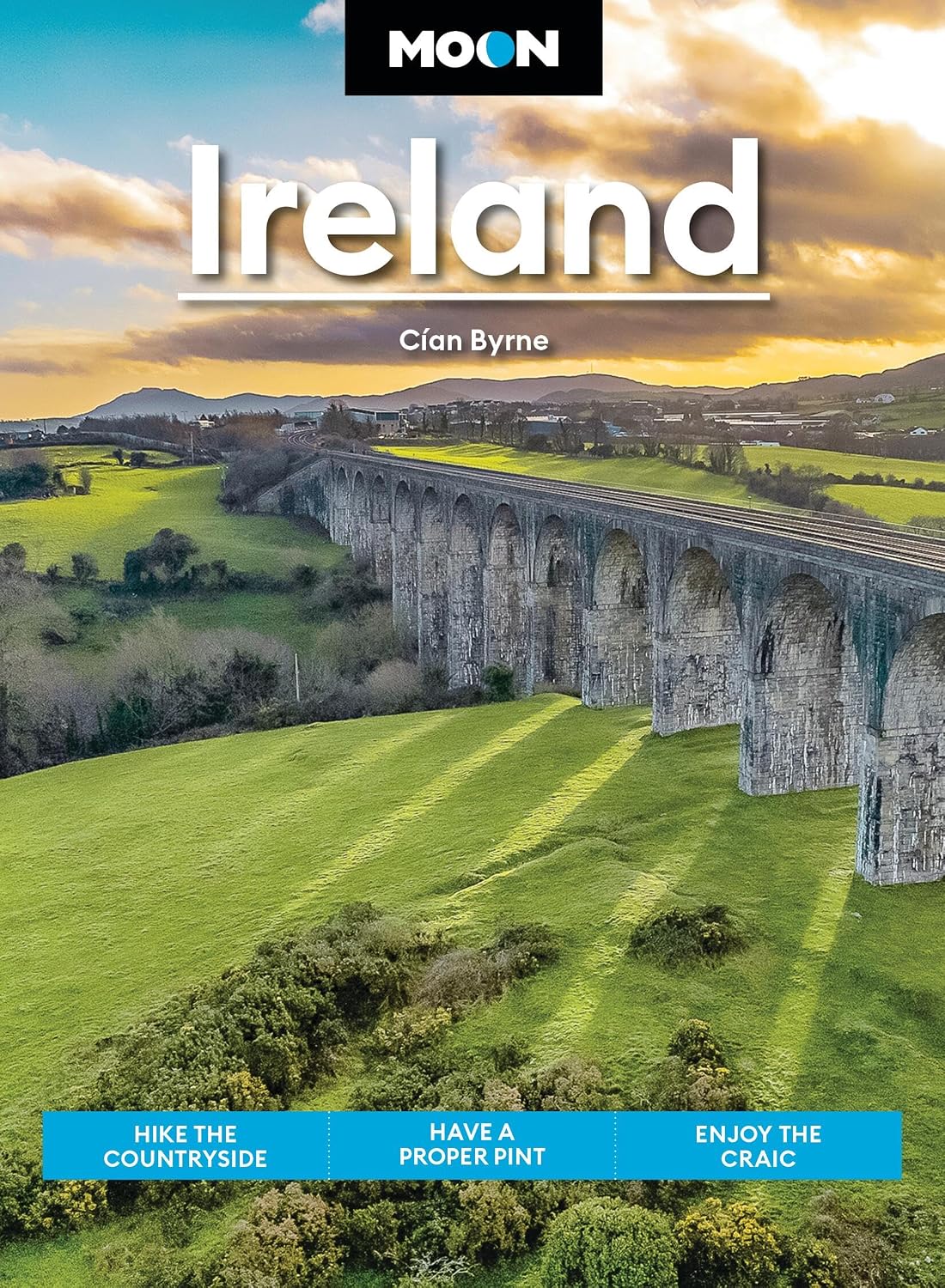 Moon Ireland: Hike the Countryside, Have a Proper Pint, Enjoy the Craic (Moon Europe Travel Guide)